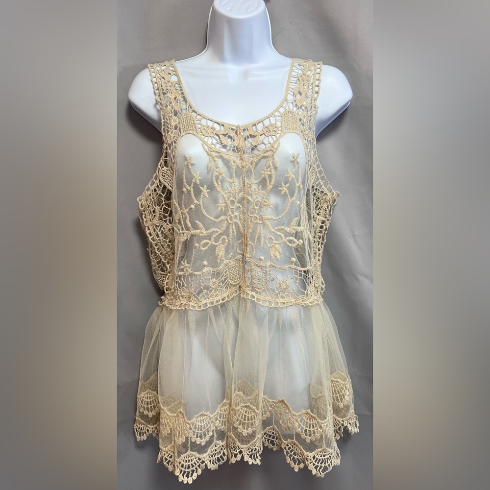 Poof! Womens Lace Crochet Top/tank / Tunic /Sleeveless Size Medium Beige